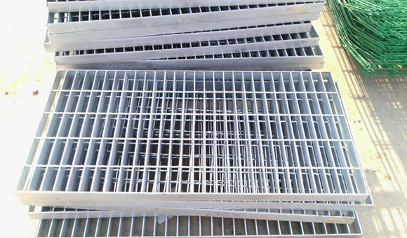 復(fù)合鋼格板的焊接注意事項(xiàng)