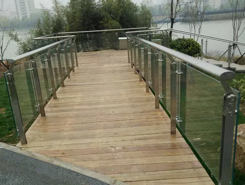 不銹鋼平臺(tái)扶手欄桿配件介紹